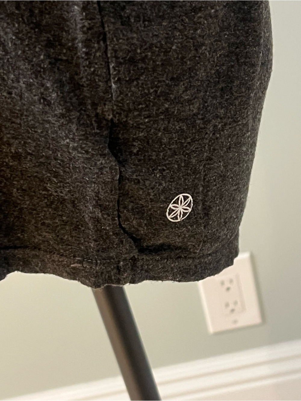 Gaiam charcoal gray yoga graphic t-shirt |Cool. Calm.Collected | SZ M |Preowned - Picture 5 of 10